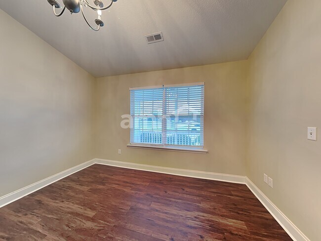 Foto del edificio - 230 Barberry Lane