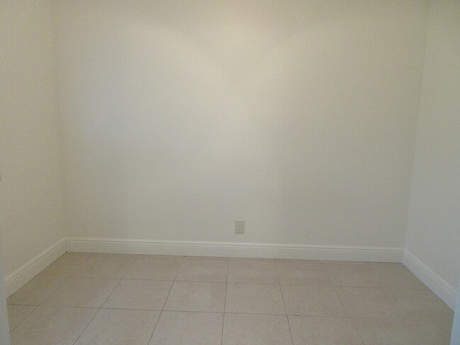 Building Photo - 1415 N J St