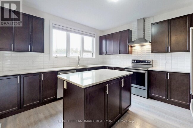 Building Photo - 47 Sparks St