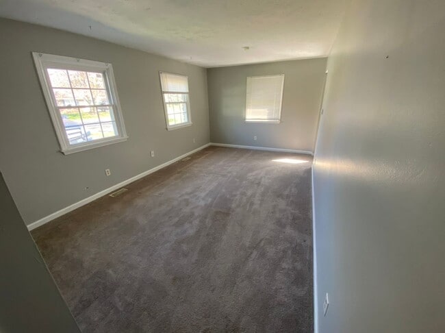 Building Photo - 91-93 Meadowbrook Drive Duplex