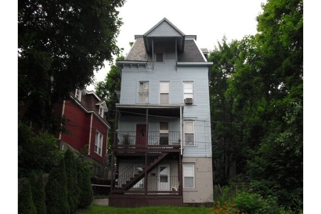 Primary Photo - 107-109 W Main St