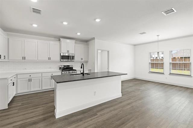 Building Photo - 658 Parkside Dr