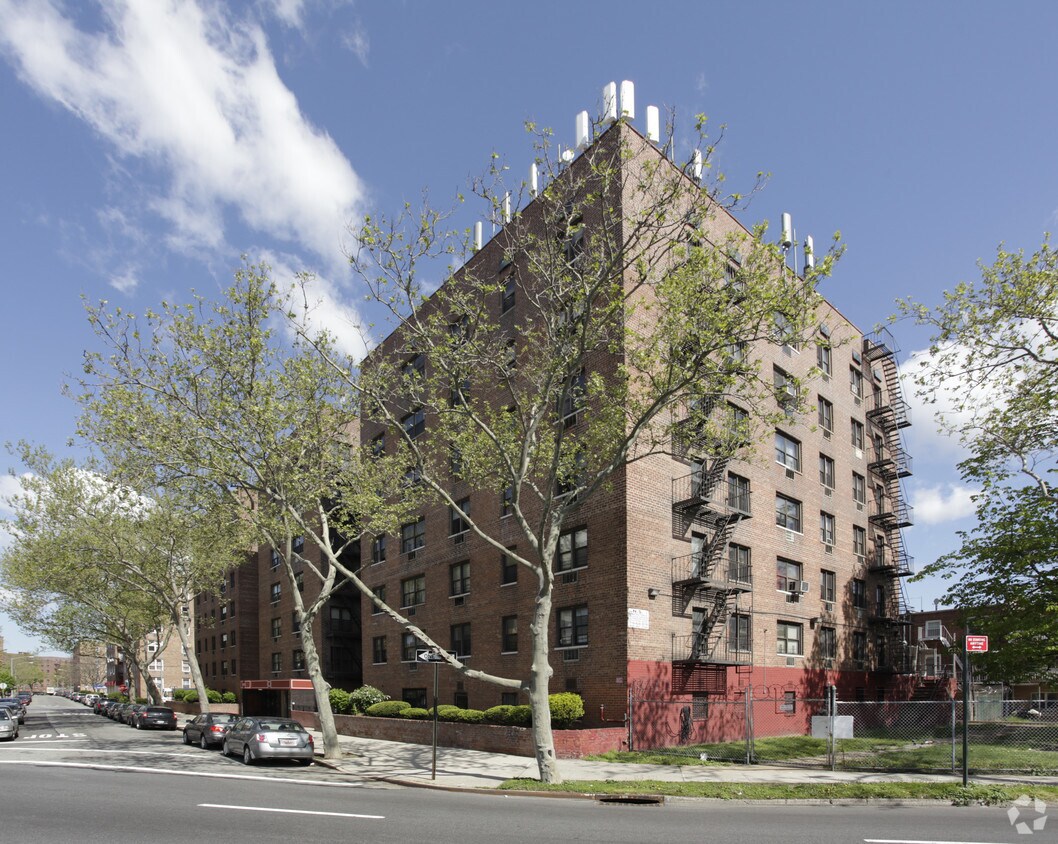 Building Photo - 60-15 Calloway St