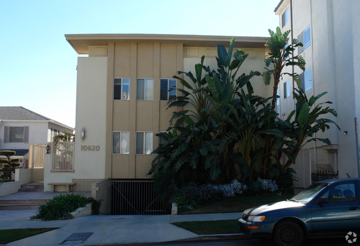 Building Photo - 10620 Wilkins Ave