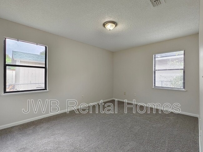 Building Photo - 1038 Fuller Ln