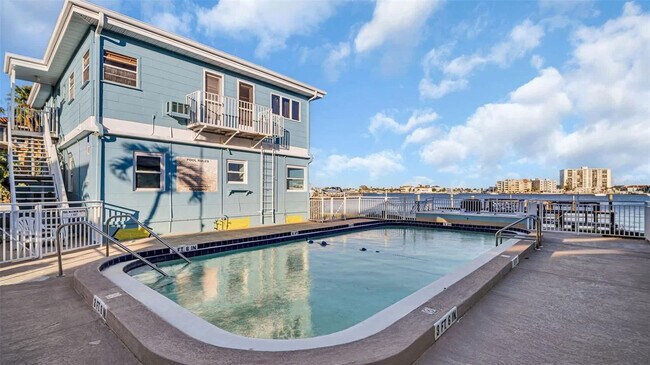 Building Photo - 483 E Shore Dr