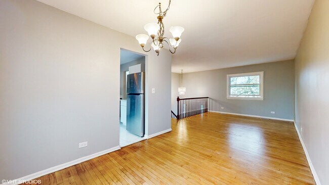 Building Photo - 985 Stuart Dr