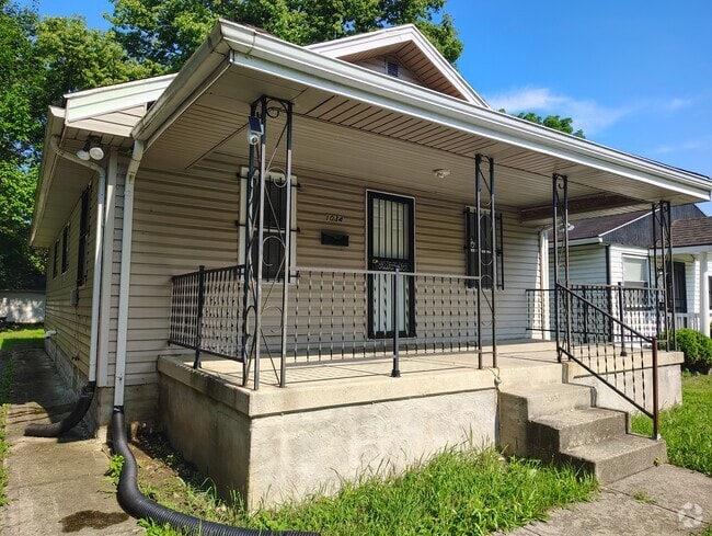 Building Photo - 1034 Leland Ave