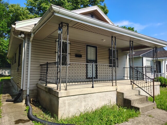 Building Photo - 1034 Leland Ave