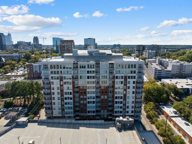 Building Photo - 400 W North St