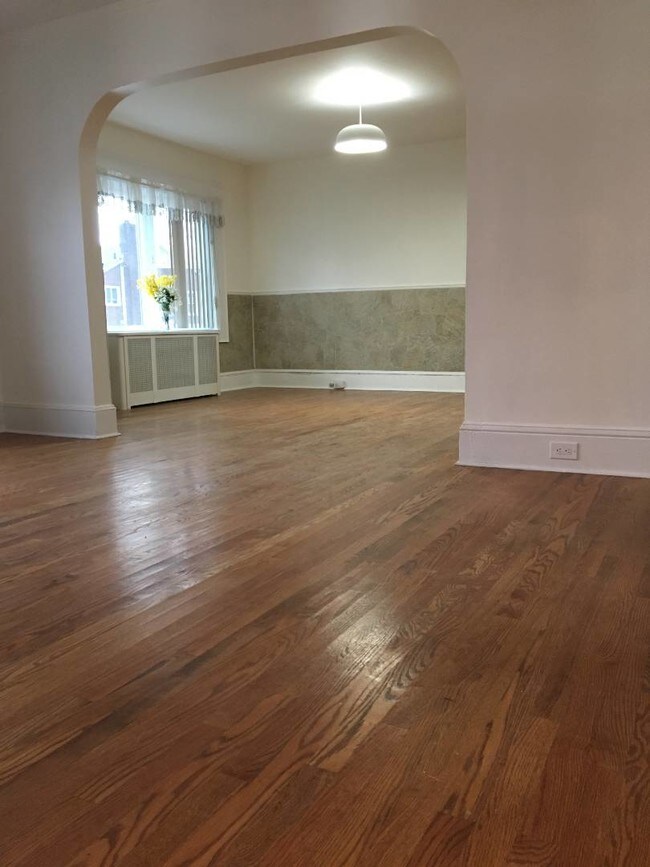 Building Photo - 683 Bard Ave
