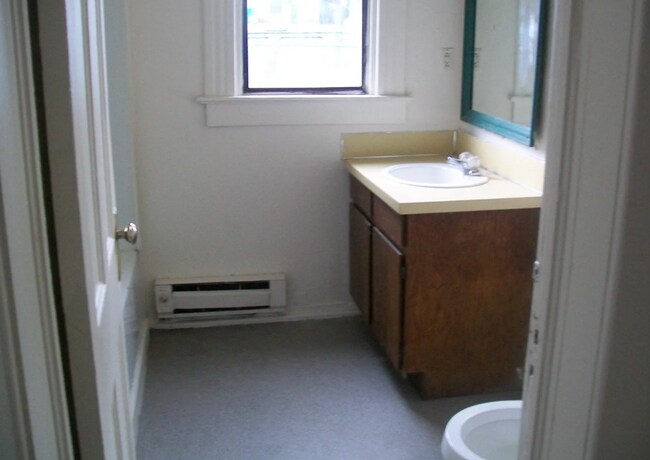 Foto del edificio - 4 Bedroom Home for Rent in the Sehome Neighborhood