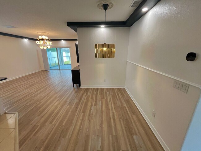 Foto del edificio - GORGEOUS 4 Bedroom 2 Bath Home in William'...