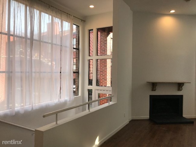 Foto del edificio - 2 br, 2.5 bath Townhome - 1100 Richmond Ave