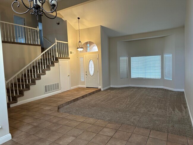 Building Photo - 44235 Palo Verde St
