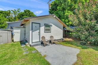 Building Photo - 2993 SW 16th St