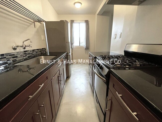 Foto del edificio - 315 W 3rd St