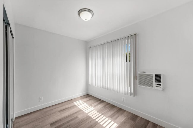 Foto del edificio - 925 W 30th St