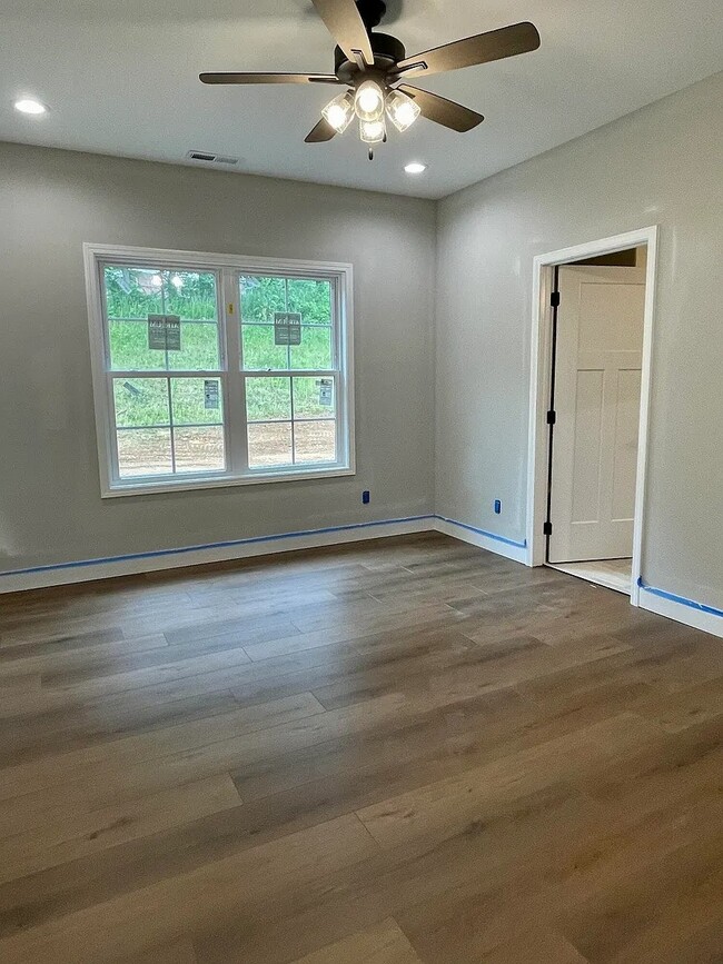 Building Photo - 104 Ervin Lp