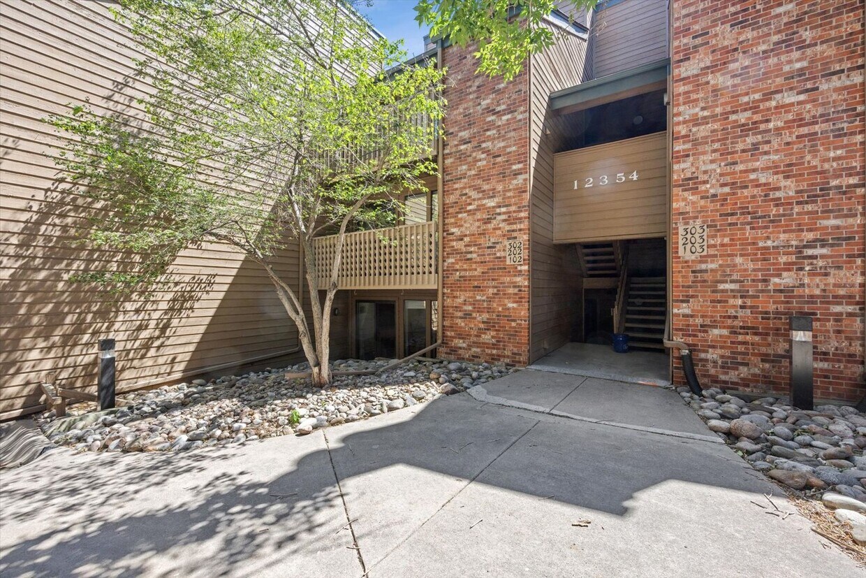 Primary Photo - Charming ground floor 2 bedroom in a great...