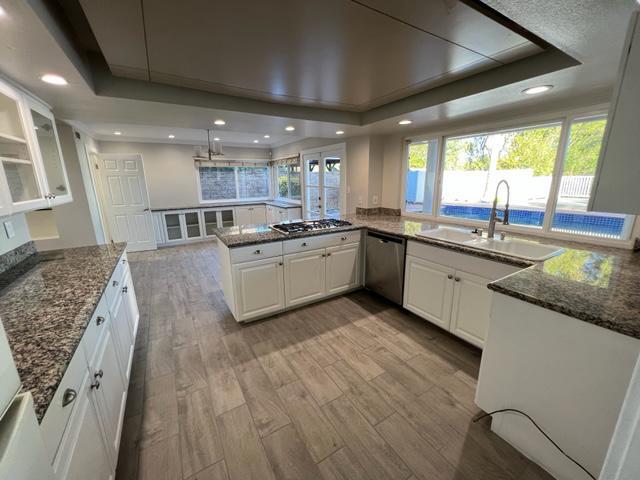 Kitchen and dining room - 5448 Lockhurst Dr