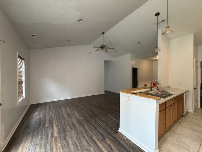Foto del edificio - 2501 Burkholder Rd