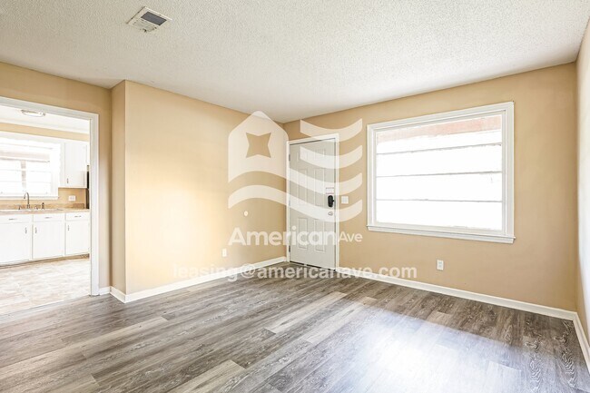 Building Photo - 144 Charmont Dr