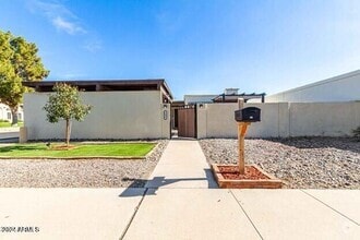 Building Photo - 153 Laguna Dr W