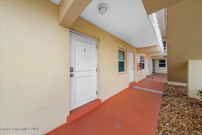 Foto del edificio - 7801 Ridgewood Ave