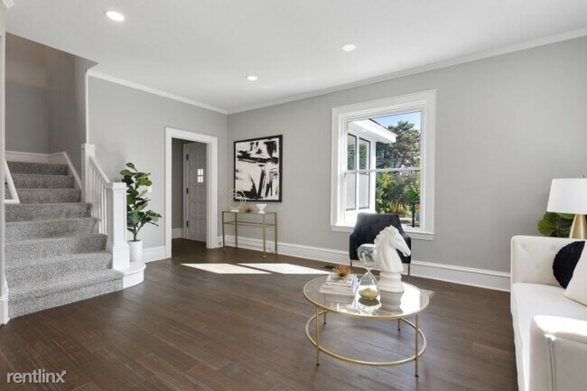 Foto del edificio - 4 br, 3 bath House - 3240 Holmes Ave S