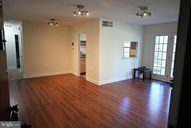 Building Photo - 9451 Fairfax Blvd