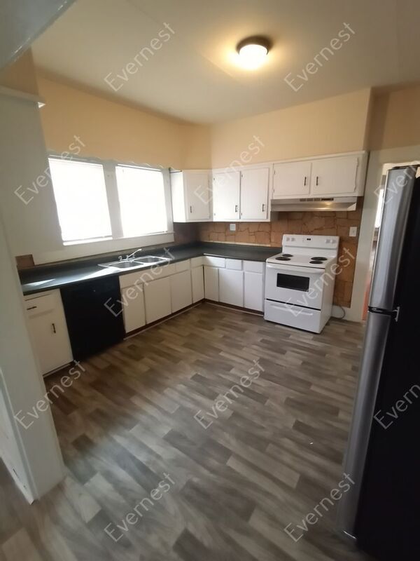 Building Photo - 428 5th Way