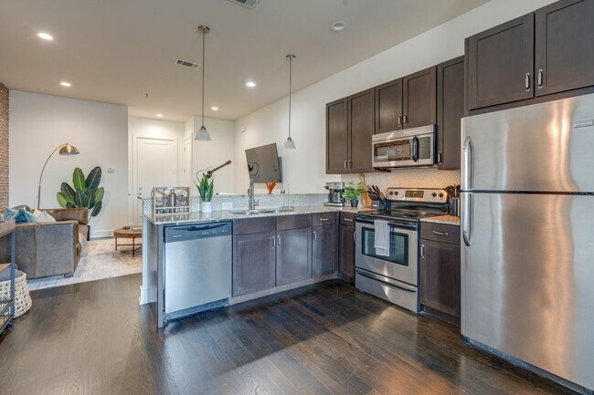 Foto del edificio - Charming 1BR Townhome in Nashville