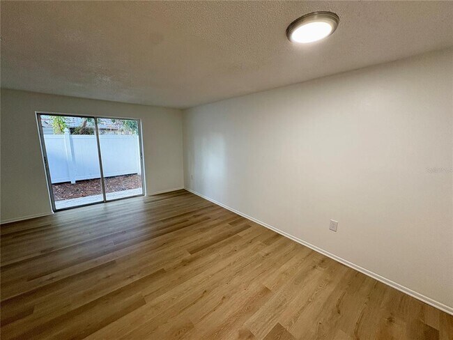 Foto del edificio - 308 57th Ave Dr E
