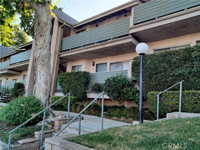 Foto del edificio - 13100 Bromont Ave