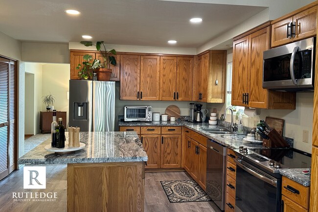 Foto del edificio - Spacious 3 Bedroom, 2 Bath Home in a Quiet...