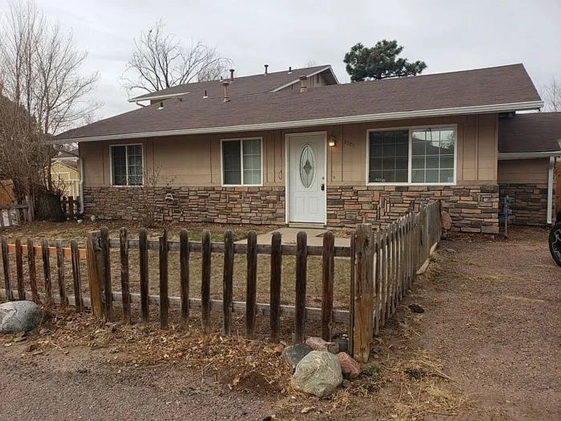 Foto principal - 4270 Deerfield Hills Rd
