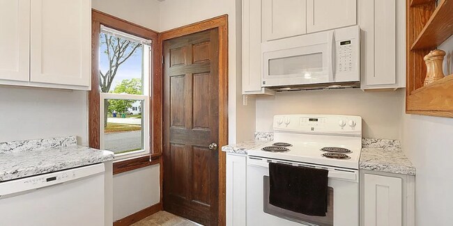 Building Photo - 973 Hickory Hill Dr