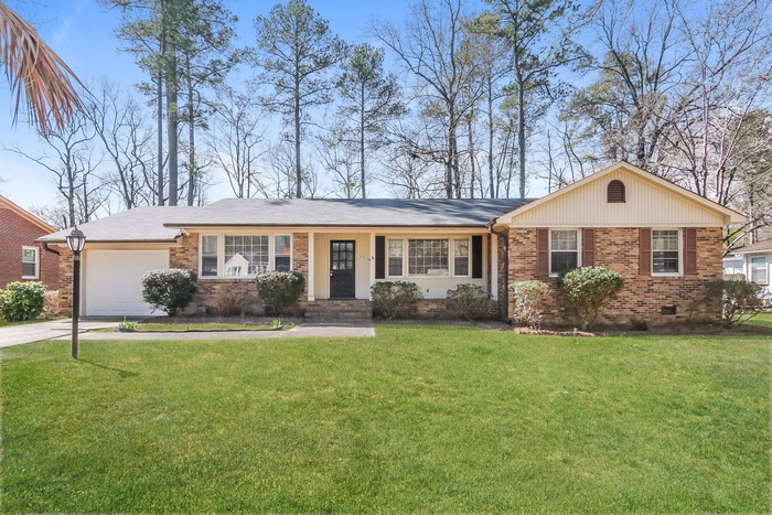 Foto principal - Charming 3-Bedroom Brick Home in Columbia, SC