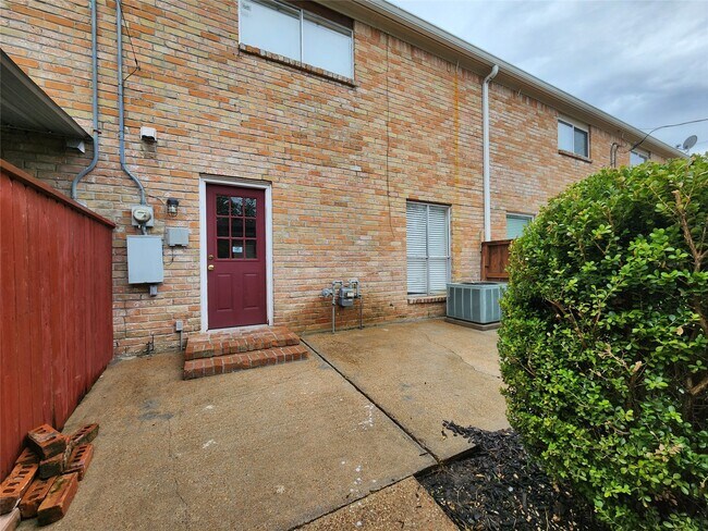 Foto del edificio - 8848 Kempwood Dr
