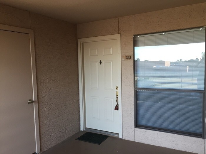 Foto principal - 1340 N Recker Rd
