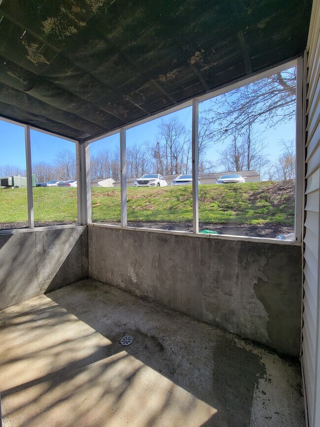 Building Photo - 660 Friars Ln, Unit #2