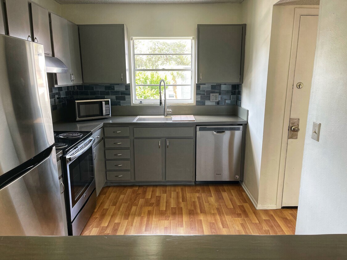 Primary Photo - 2846 Somerset Park Dr