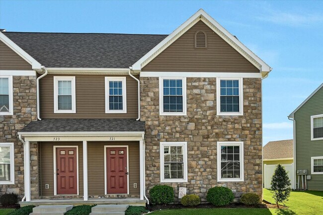 Foto del edificio - 721 Farmwood Ln