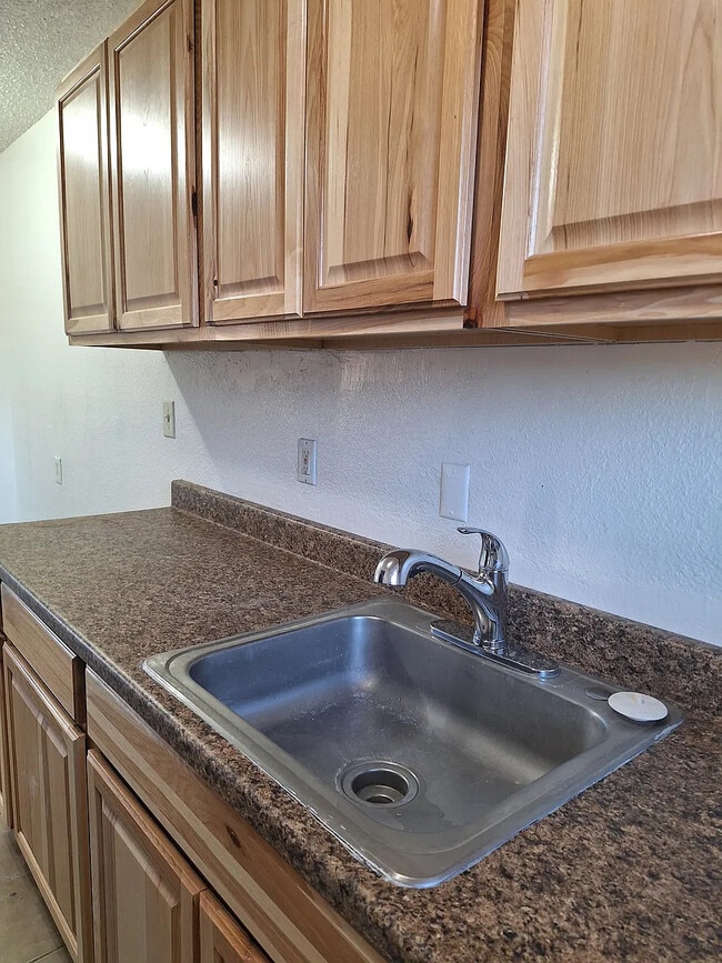 Building Photo - 2423 Boxwood St