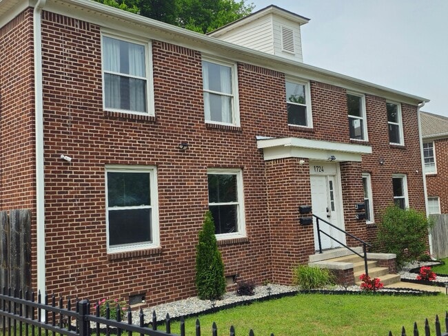 Building Photo - 1724 W 19th St