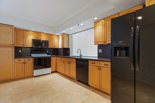 Building Photo - 4740 S Ocean Blvd