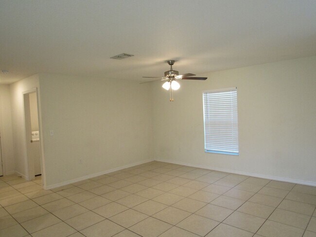 Building Photo - BEAUTIFUL 3 BEDROOM, 2 BATHS SINGLE FAMILY...