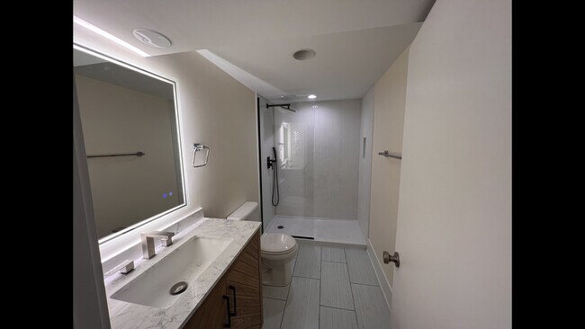 Foto del edificio - 1726 W Catalpa Ave