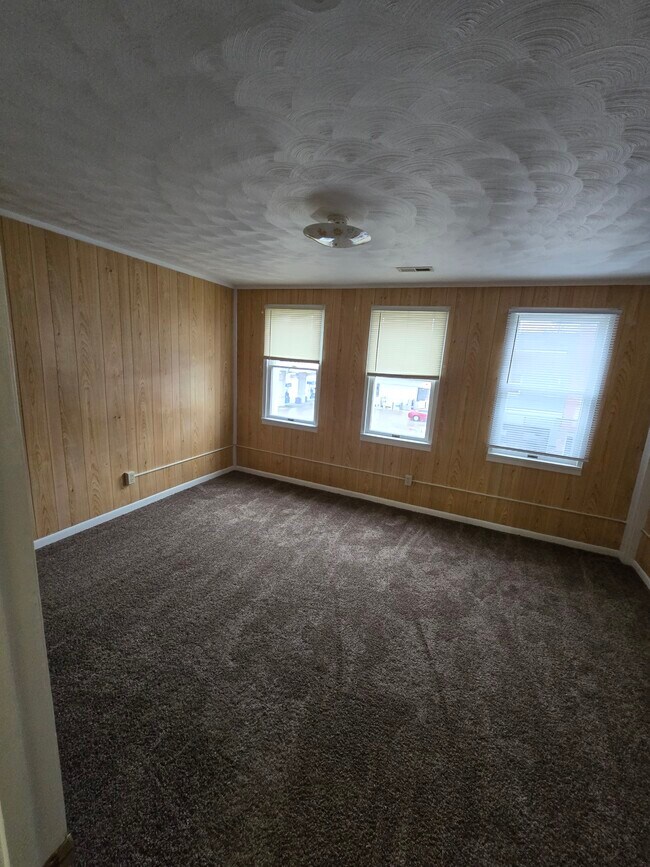 Building Photo - 112 Kent St